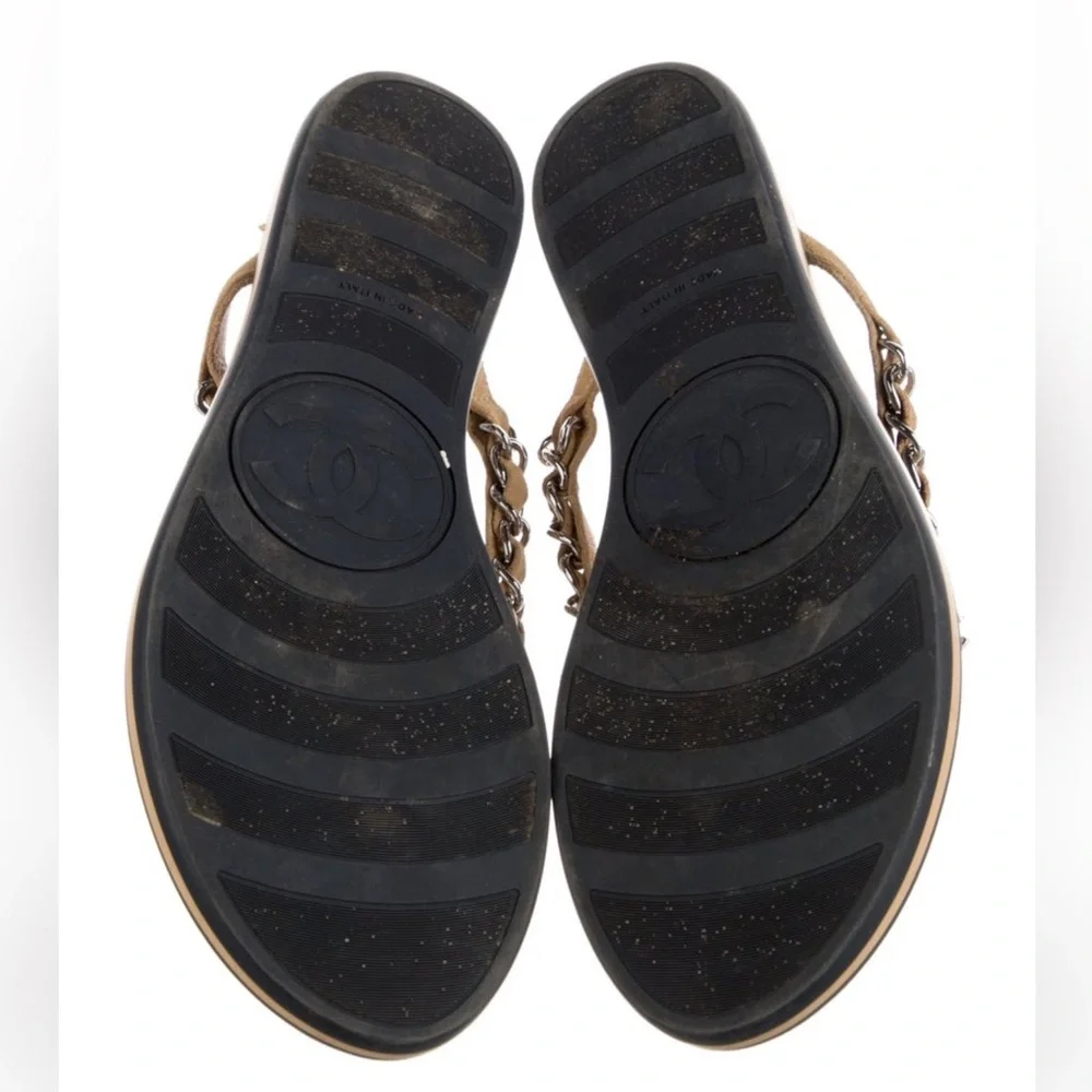 Chanel 2015 Interlocking CC Logo Flip Flops Women’s Size: 8.5 (US 8.5 / IT 38.5)